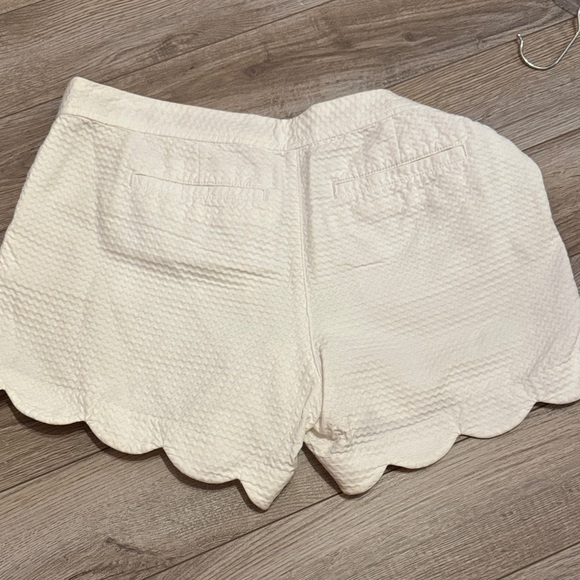 Lilly Pulitzer White Scalloped High Waist Shorts - Picture 4 of 4